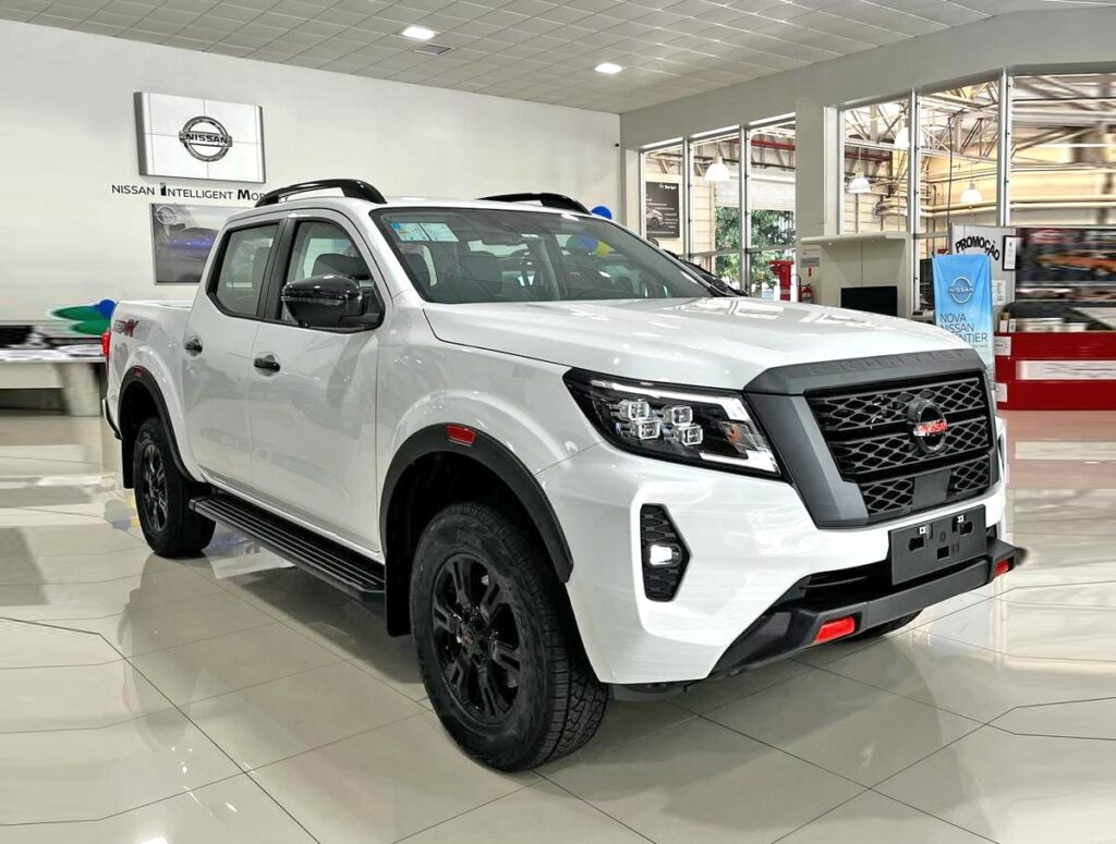 Nissan Frontier PRO-4X AT 4x4