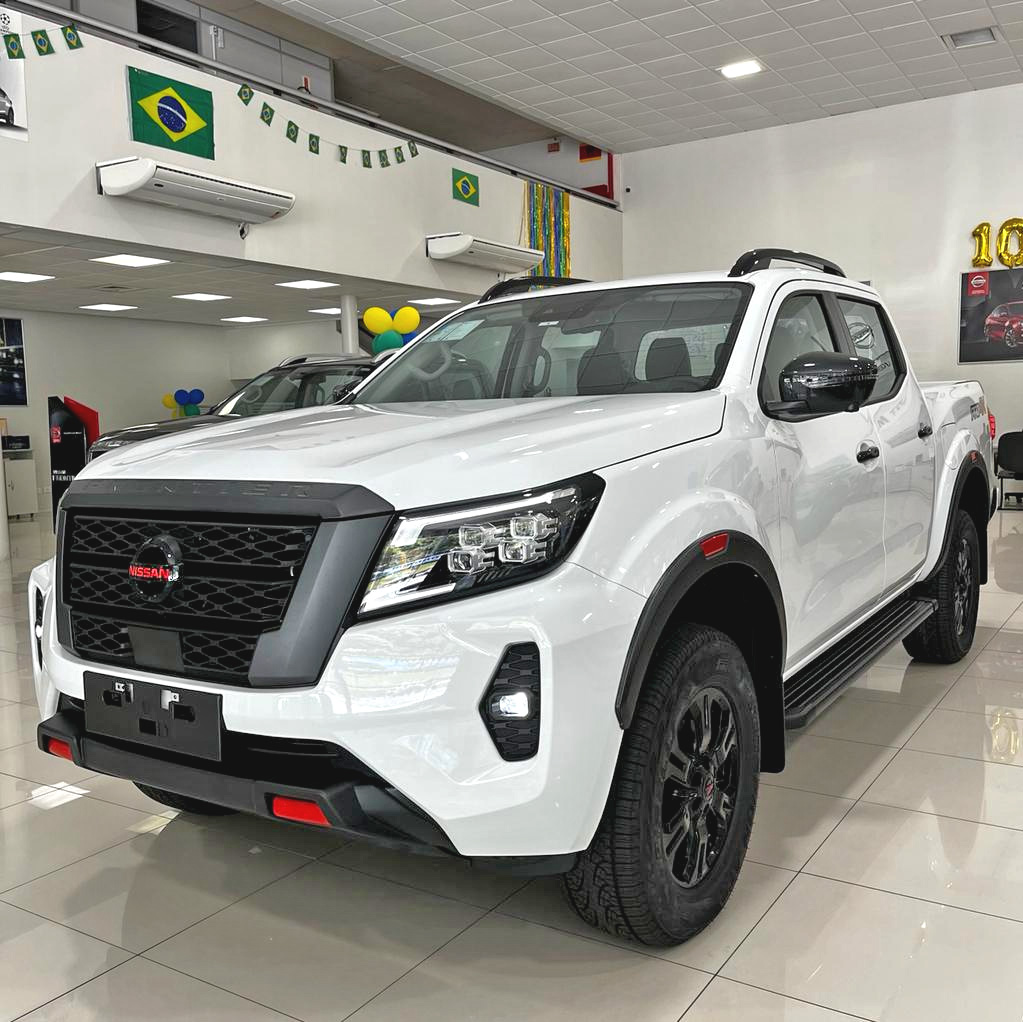 Nissan Frontier PRO-4X AT 4x4